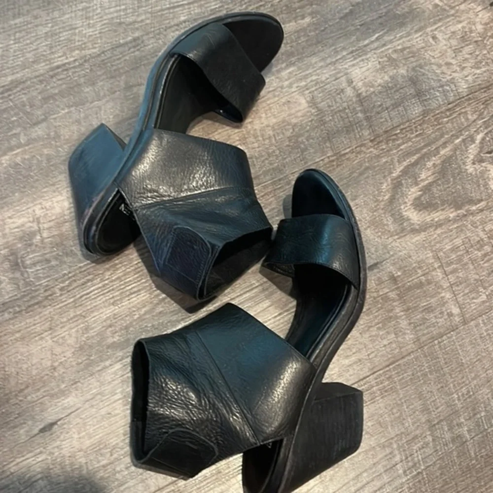 Eileen fisher ARTS ankle- cuff leather sandal